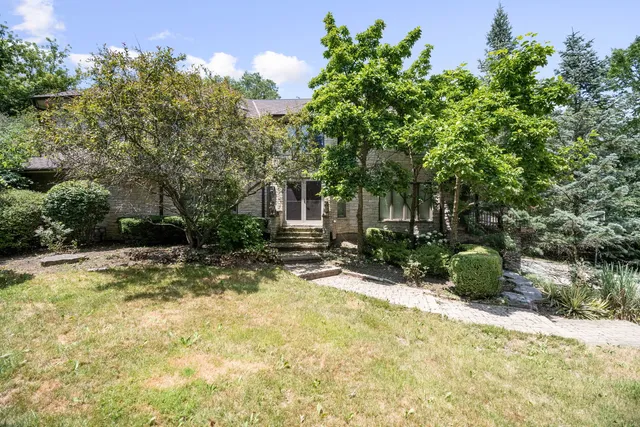 $950,000 | 4 Keri Lane, Burr Ridge, IL 60527