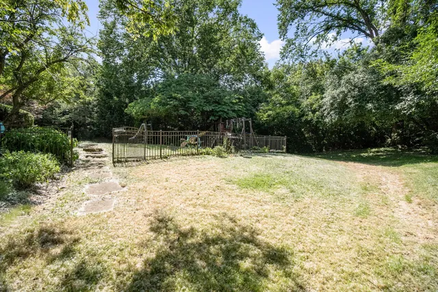 $950,000 | 4 Keri Lane, Burr Ridge, IL 60527