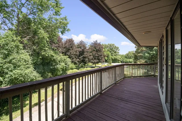 $950,000 | 4 Keri Lane, Burr Ridge, IL 60527