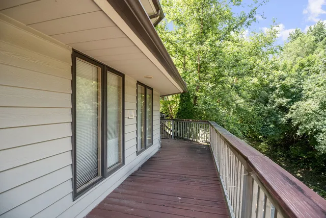 $950,000 | 4 Keri Lane, Burr Ridge, IL 60527