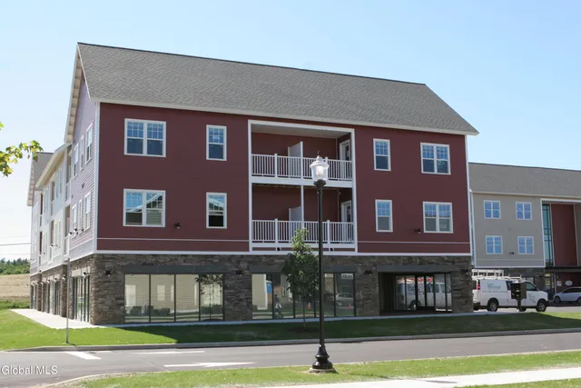 $1,693 | 3 Hampstead Place, Unit 214, Saratoga Springs, NY 12866