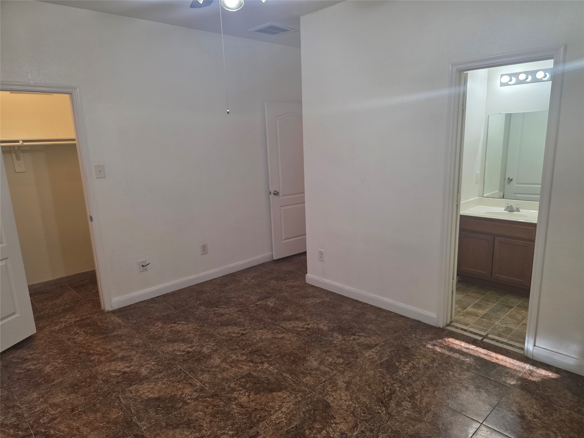 12062 Bach Orchard Trail Houston, TX 77038 - Photo 10 of 20 an empty room with mirror