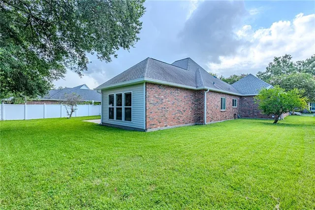 $427,500 | 119 Avalon Place, Hahnville, LA 70057