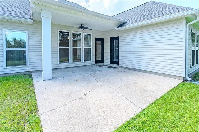 $427,500 | 119 Avalon Place, Hahnville, LA 70057