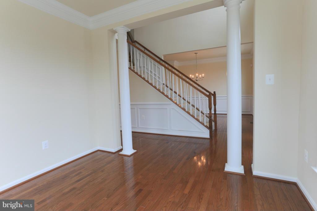 9419 Cross Road Perry Hall, MD 21128 - Photo 3 of 30 Living Room