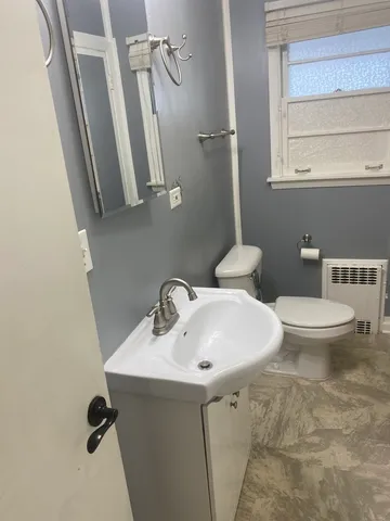 $2,300 | 156 Park Place, Grayslake, IL 60030