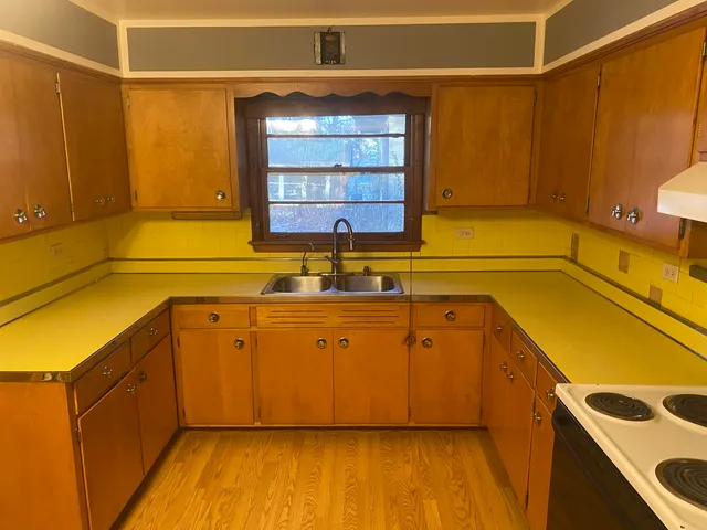 $2,300 | 156 Park Place, Grayslake, IL 60030