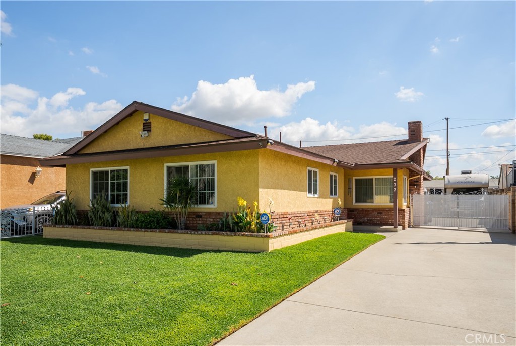 232 North Aspan Avenue Azusa, CA 91702 - Photo 3 of 29 a front view of a house with garden