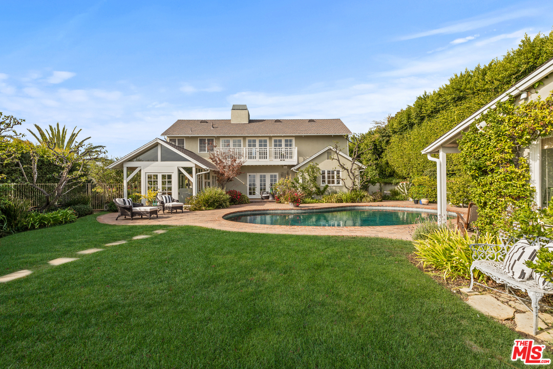 1110 Stradella Road Los Angeles, CA 90077 - Photo 19 of 28 a view of swimming pool with garden