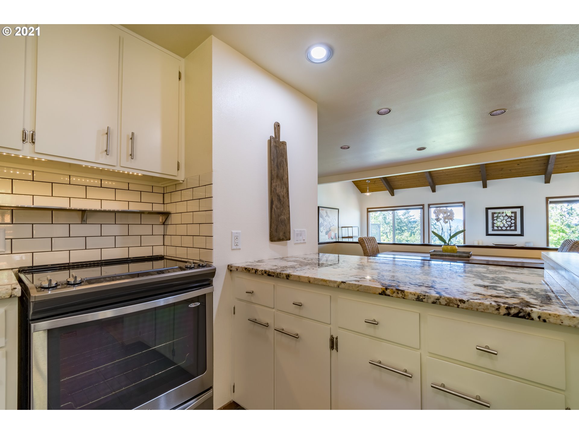 2430 Spring Boulevard Eugene, OR 97403 - Photo 11 of 30 Gallery Image 11
