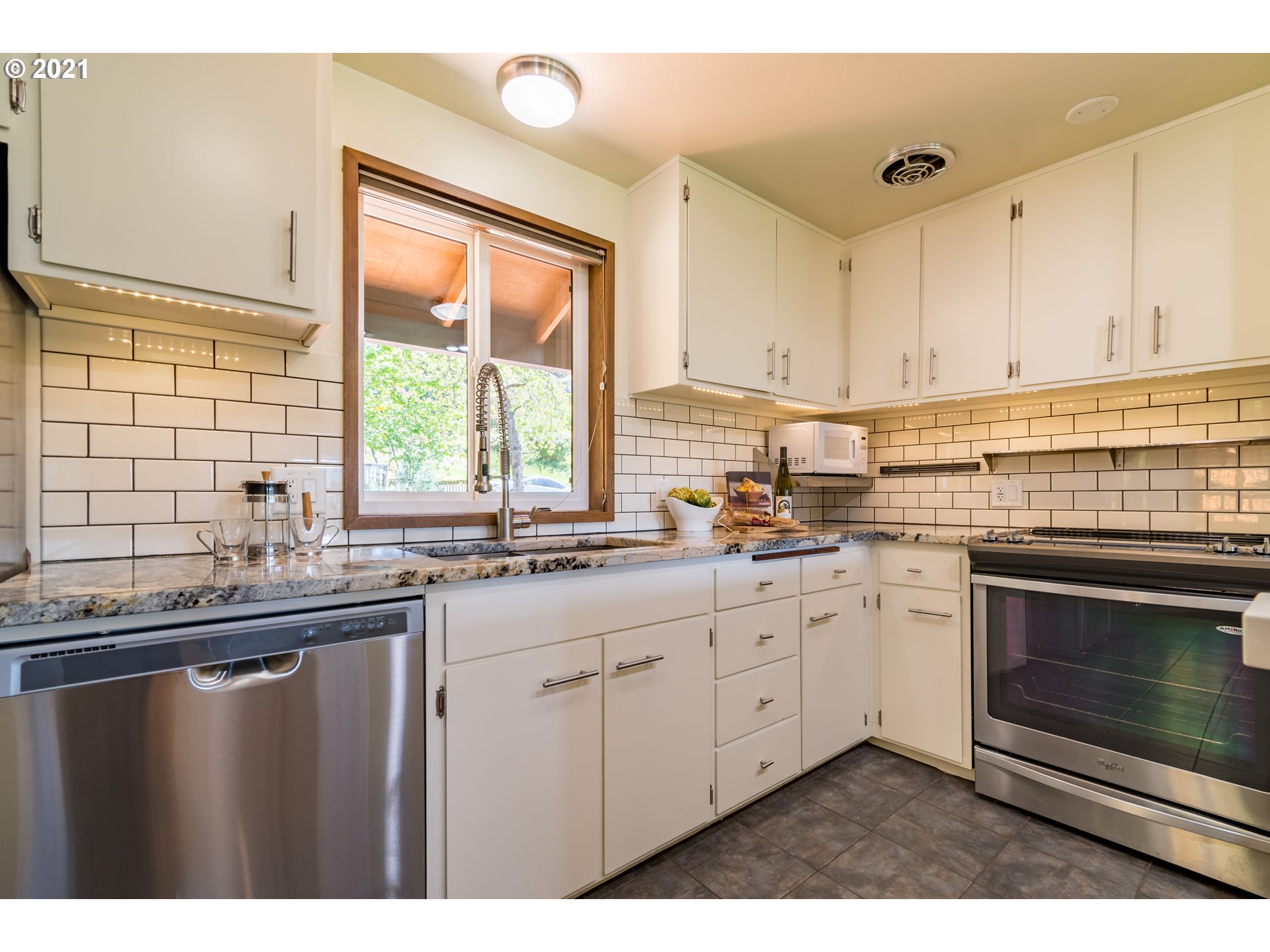 2430 Spring Boulevard Eugene, OR 97403 - Photo 10 of 30 Gallery Image 10