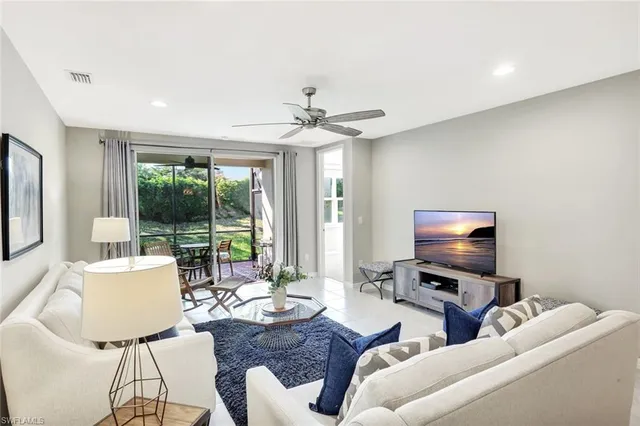 $469,900 | 14863 Edgewater Circle, Naples, FL 34114