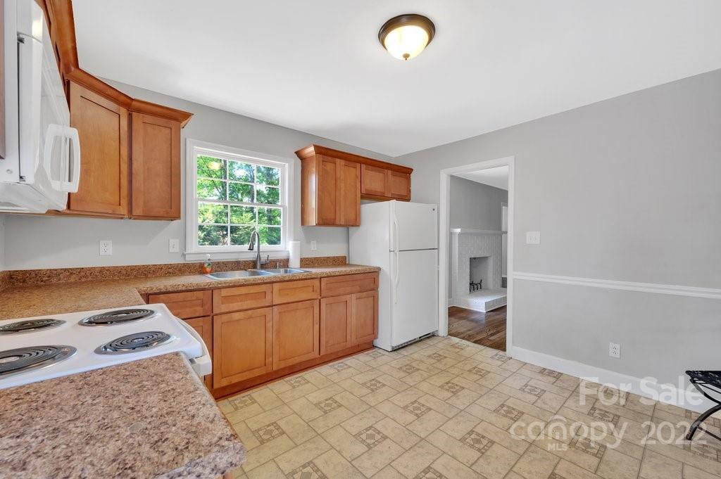 7140 Idlewild Road Charlotte, NC 28212 - Photo 8 of 22 Gallery Image 8