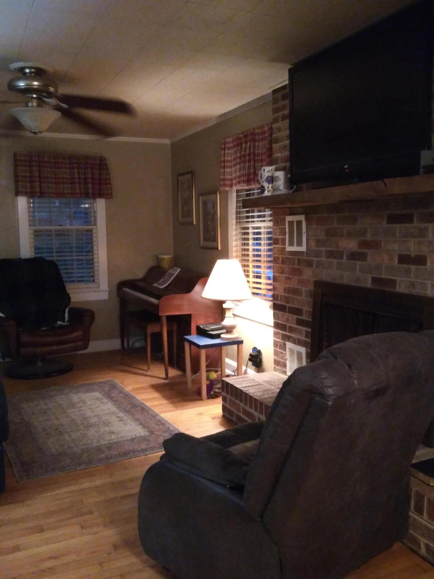 805 Chestnut Avenue Erwin, TN 37650 - Photo 10 of 24 20210915_194123