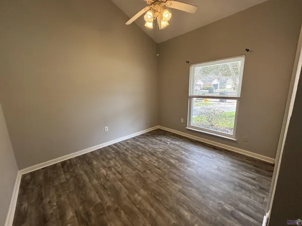 $1,700 | 326 Stoney Creek Avenue, Baton Rouge, LA 70808