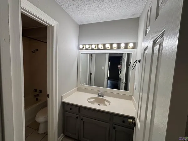 $1,700 | 326 Stoney Creek Avenue, Baton Rouge, LA 70808