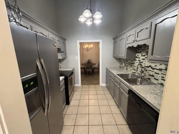 $1,700 | 326 Stoney Creek Avenue, Baton Rouge, LA 70808