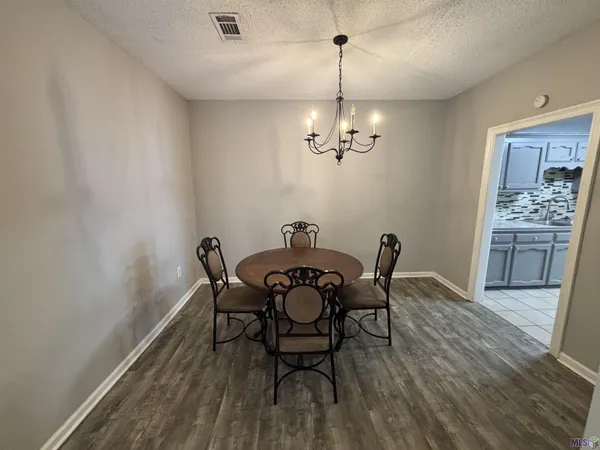 $1,700 | 326 Stoney Creek Avenue, Baton Rouge, LA 70808