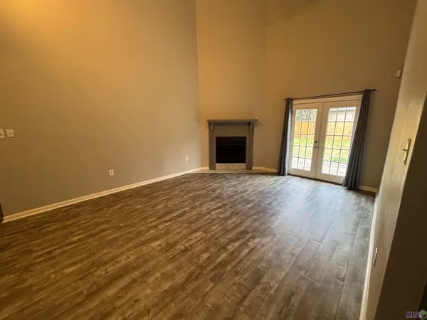 $1,700 | 326 Stoney Creek Avenue, Baton Rouge, LA 70808