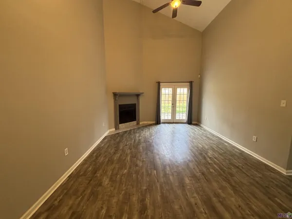 $1,700 | 326 Stoney Creek Avenue, Baton Rouge, LA 70808