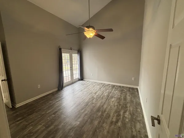 $1,700 | 326 Stoney Creek Avenue, Baton Rouge, LA 70808