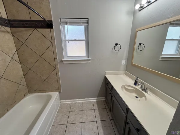 $1,700 | 326 Stoney Creek Avenue, Baton Rouge, LA 70808