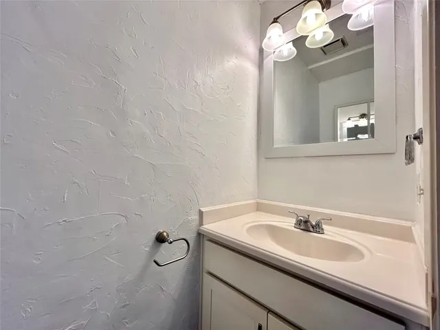 $1,575 | 1411 Gracy Farms Lane, Unit 17, Austin, TX 78758