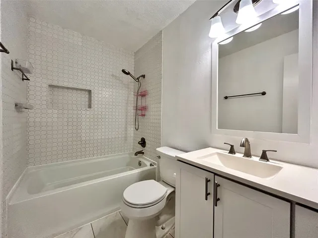 $1,575 | 1411 Gracy Farms Lane, Unit 17, Austin, TX 78758