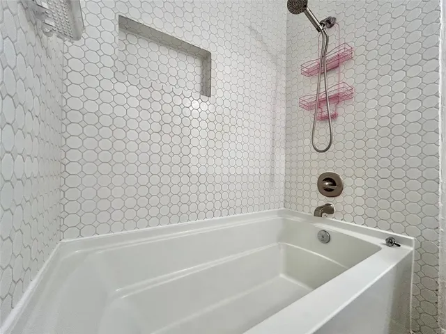 $1,575 | 1411 Gracy Farms Lane, Unit 17, Austin, TX 78758