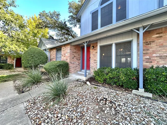 $1,575 | 1411 Gracy Farms Lane, Unit 17, Austin, TX 78758