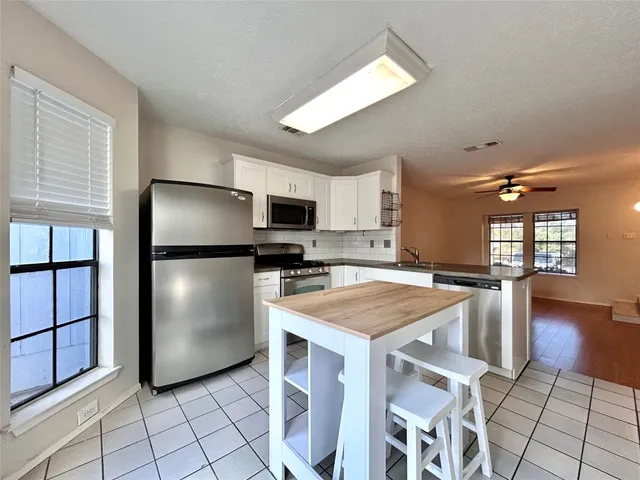 $1,575 | 1411 Gracy Farms Lane, Unit 17, Austin, TX 78758