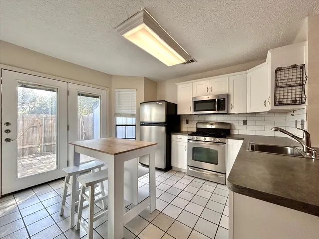 $1,575 | 1411 Gracy Farms Lane, Unit 17, Austin, TX 78758