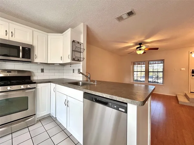 $1,575 | 1411 Gracy Farms Lane, Unit 17, Austin, TX 78758
