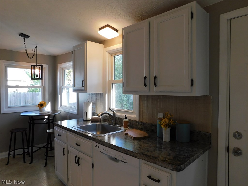 5968 Oakville Road Cleveland, OH 44124 - Photo 10 of 20
