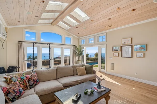 $32,000 | 325 Camden Place, Laguna Beach, CA 92651