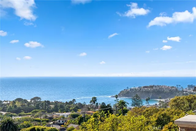 $32,000 | 325 Camden Place, Laguna Beach, CA 92651