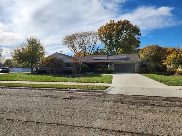 $230,000 | 1801 Avenue East, Sterling, IL 61081