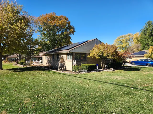 $230,000 | 1801 Avenue East, Sterling, IL 61081