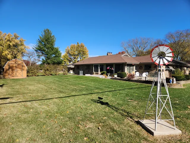 $230,000 | 1801 Avenue East, Sterling, IL 61081