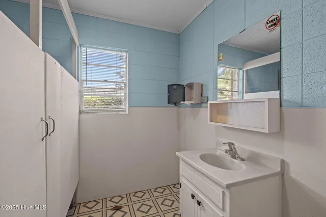 $450,000 | 275 West Us 70 Highway West, Havelock, NC 28532