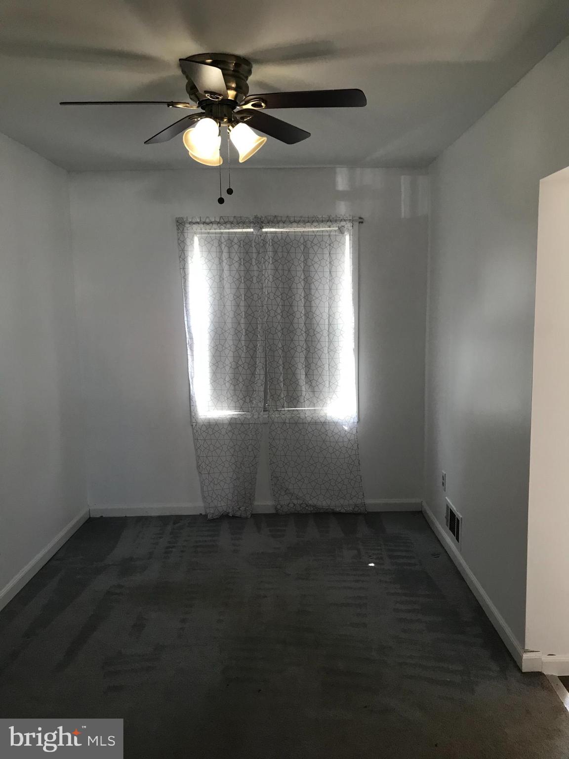 4436 Scotia Road Baltimore, MD 21227 - Photo 5 of 16 Dining room