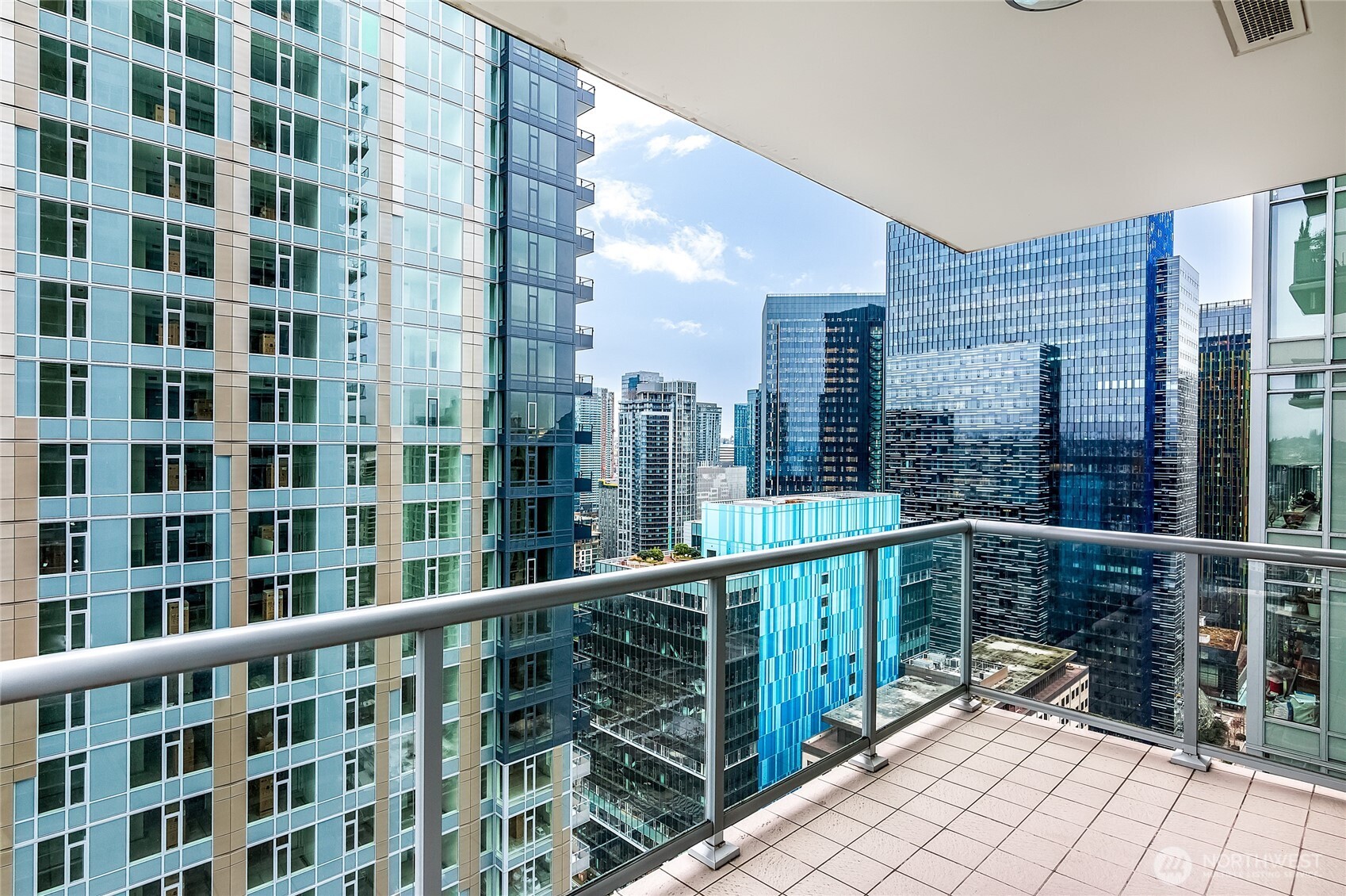 588 Bell Street, Unit 2902S Seattle, WA 98121 - Photo 16 of 40