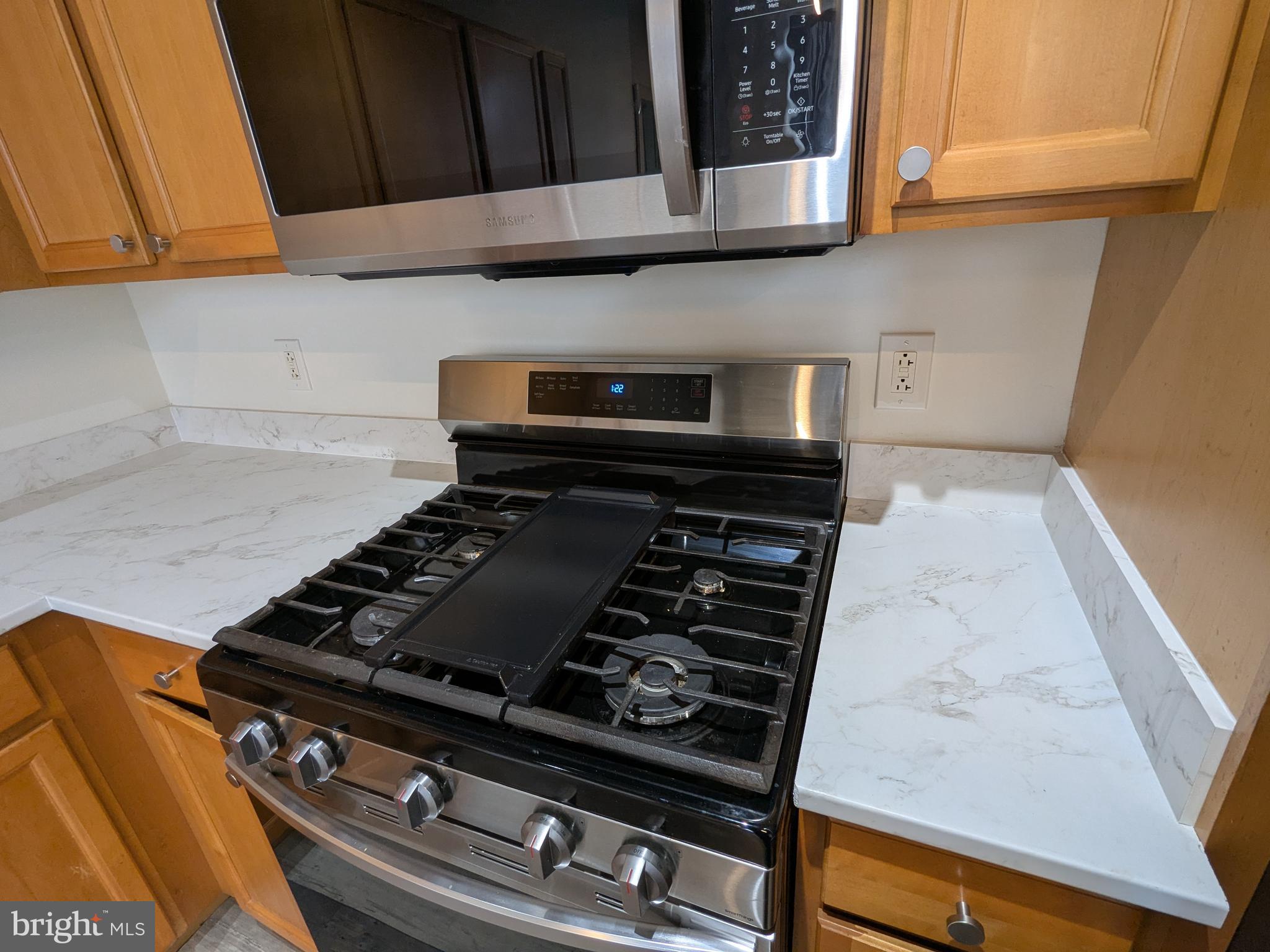 511 North Broad Street, Unit 204 Philadelphia, PA 19123 - Photo 26 of 47 a stove top oven sitting inside of a kitchen