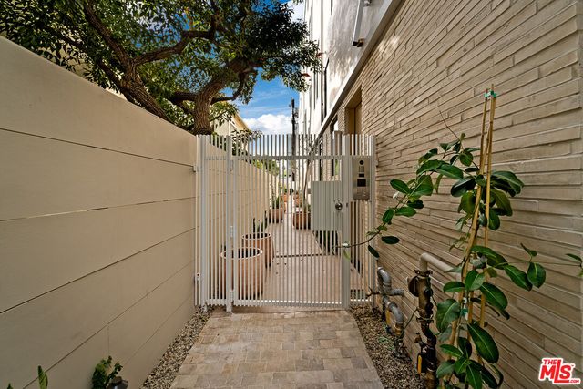 $14,950 | 755 North Alfred Street, Unit B, Los Angeles, CA 90069