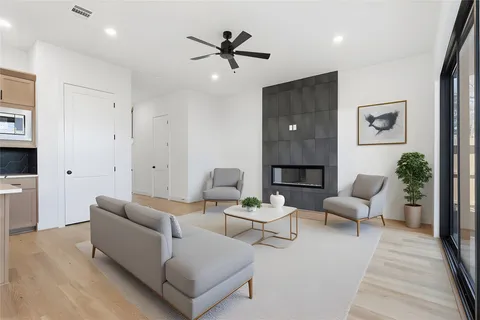 $715,000 | 1422 Caywood Lane, Unit D, Houston, TX 77055