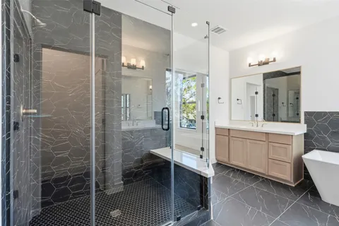 $715,000 | 1422 Caywood Lane, Unit D, Houston, TX 77055