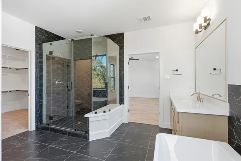 $715,000 | 1422 Caywood Lane, Unit D, Houston, TX 77055