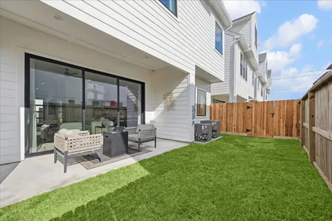 $715,000 | 1422 Caywood Lane, Unit D, Houston, TX 77055