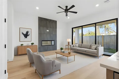 $715,000 | 1422 Caywood Lane, Unit D, Houston, TX 77055