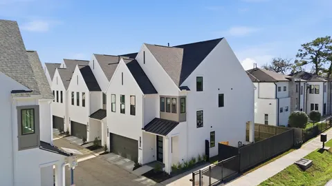 $715,000 | 1422 Caywood Lane, Unit D, Houston, TX 77055